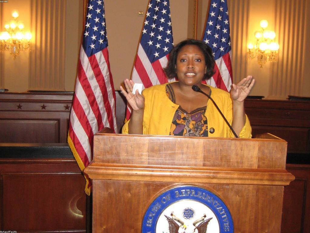 ព័ត៌មានអំពីសកម្មភាព: ការអភិវឌ្ឍ និងការប្រតិបត្ដិនៅក្នុងសង្គមសម័យថ្មី