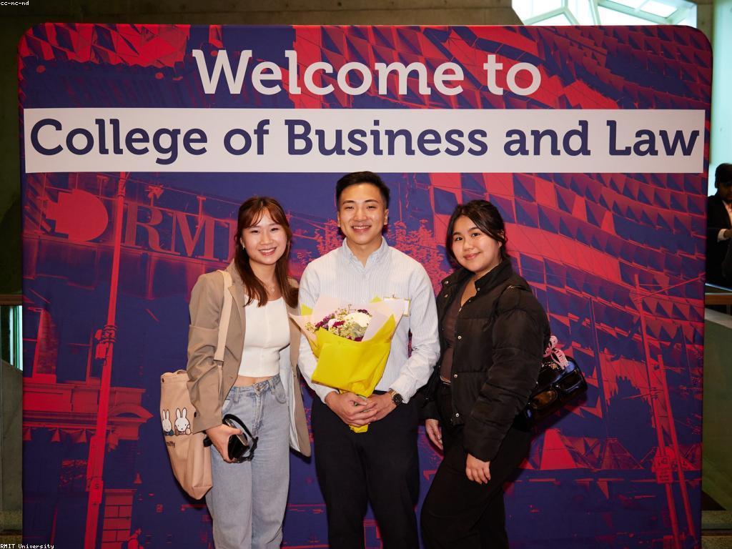 យុទ្ធសាស្ត្របង្កើតឱកាសថ្មី